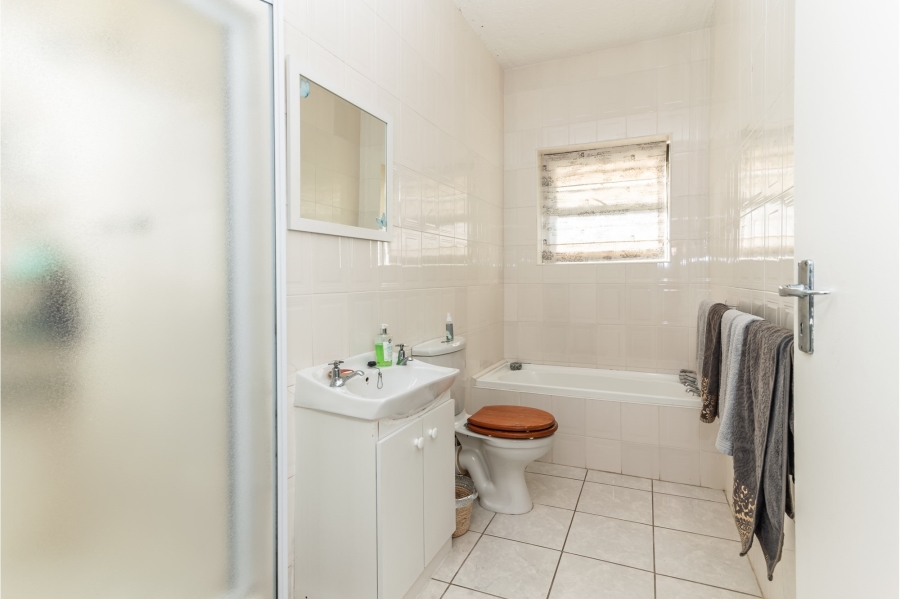 5 Bedroom Property for Sale in Fish Hoek Western Cape